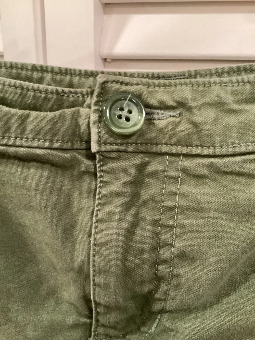 Patagonia Woman’s Olive khaki Utility Roll Cuff Shorts 8 - Picture 8 of 11